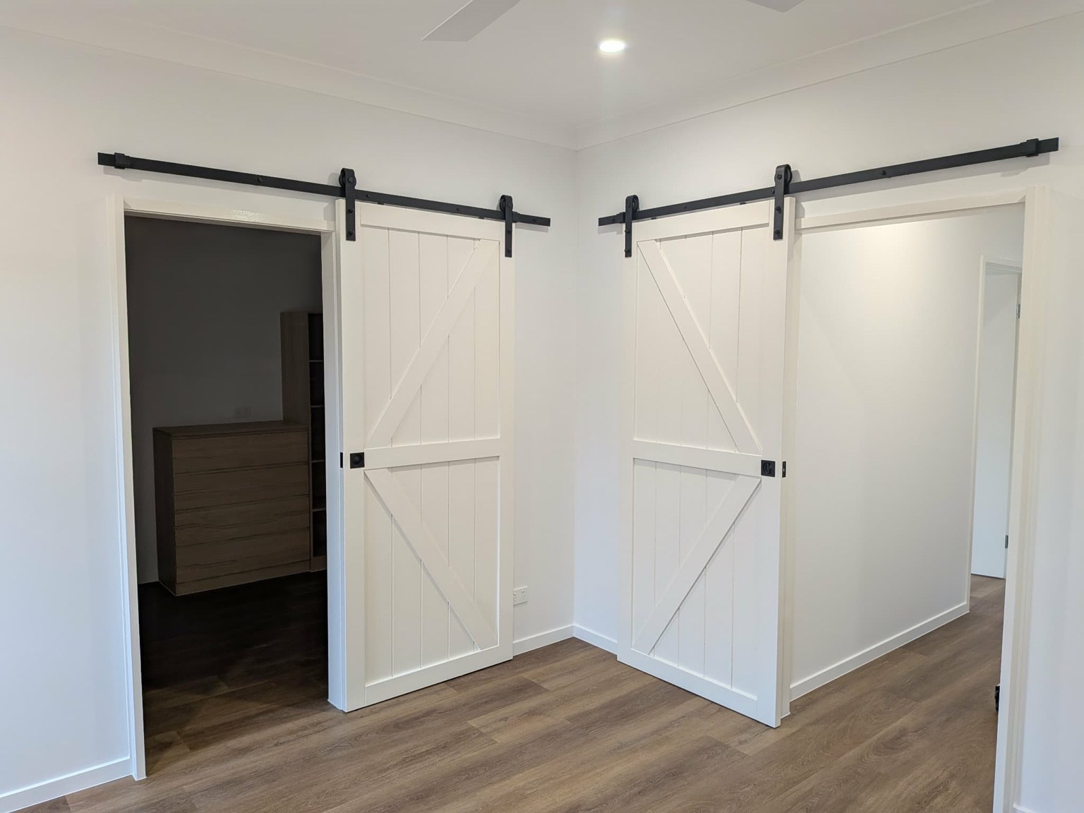 Detail work • Sliding doors